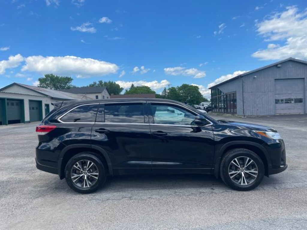 Used 2018 Toyota Highlander LE SUV