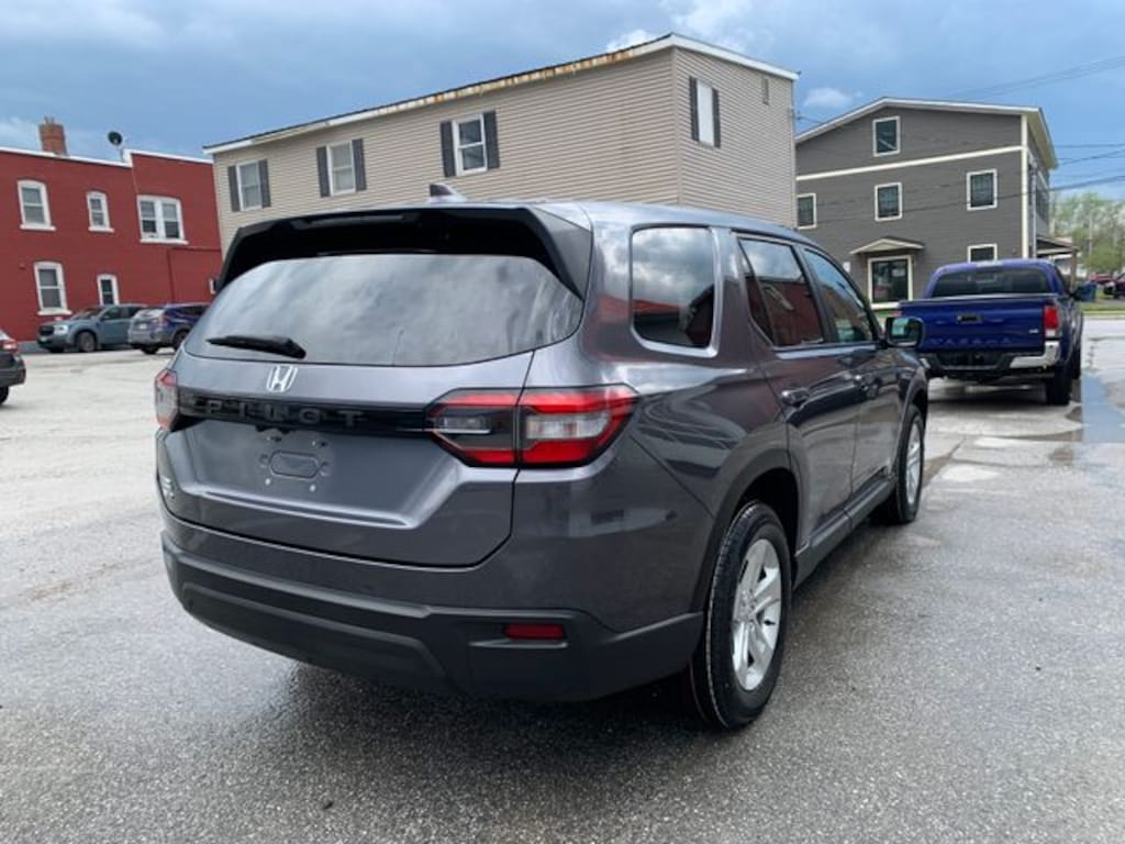Used 2023 Honda Pilot LX SUV