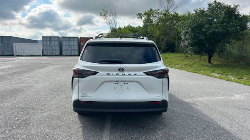 New 2026 Toyota Sienna XLE 7 Passenger Passenger Van