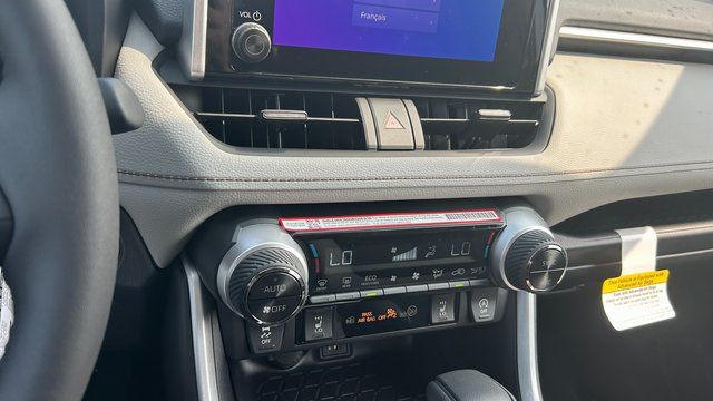 2025 Toyota RAV4 XLE - Photo 24