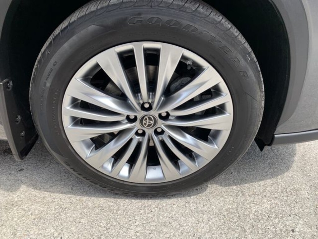 Used 2023 Toyota Highlander Platinum SUV
