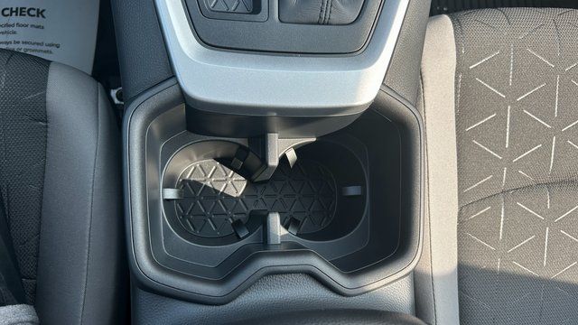 2025 Toyota RAV4 XLE - Photo 28