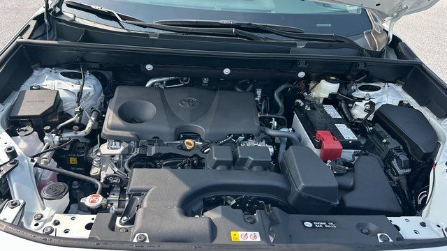 2025 Toyota RAV4 XLE - Photo 57