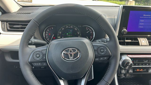 2025 Toyota RAV4 XLE - Photo 20