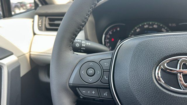 2025 Toyota RAV4 XLE - Photo 18