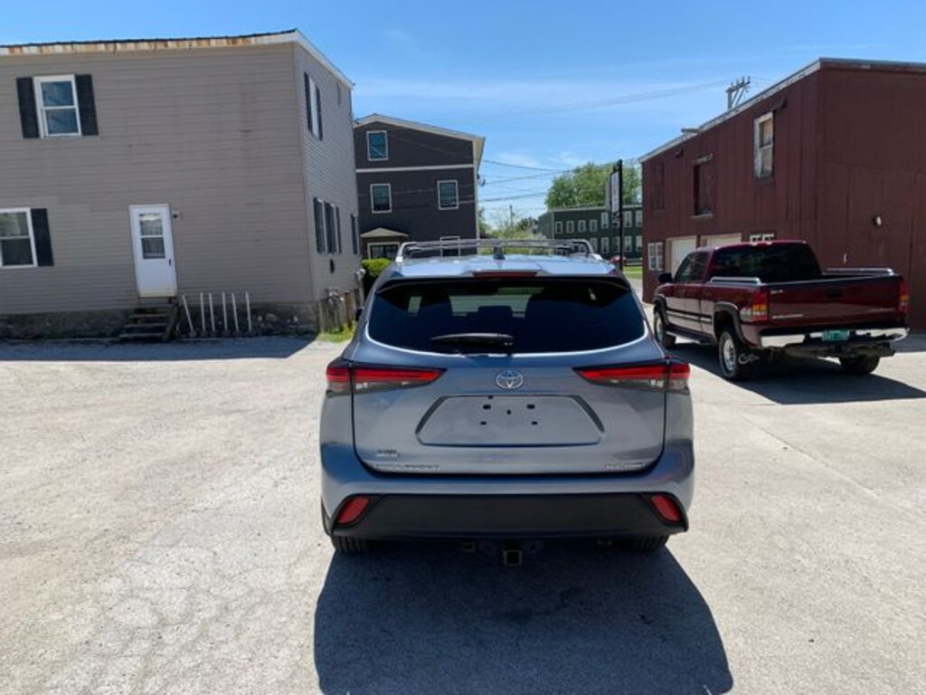 Used 2022 Toyota Highlander XLE SUV