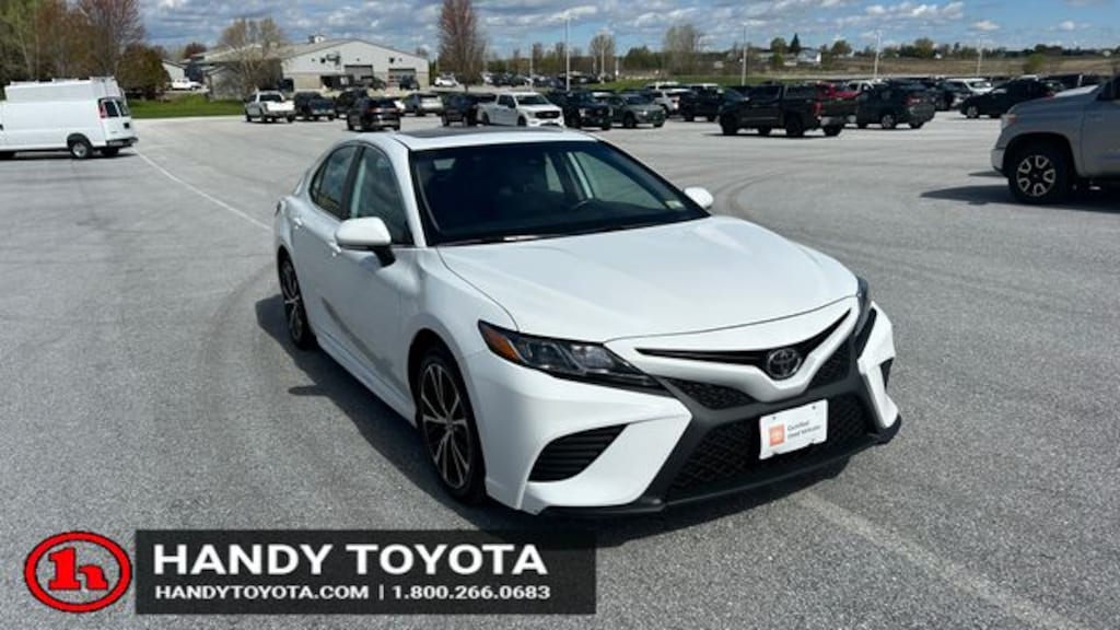 Used 2020 Toyota Camry SE Sedan