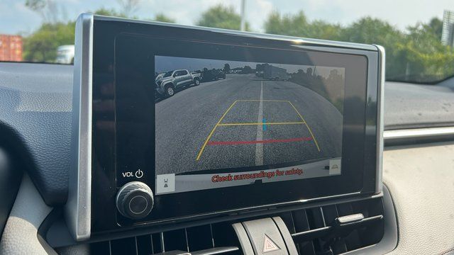 2025 Toyota RAV4 XLE - Photo 23
