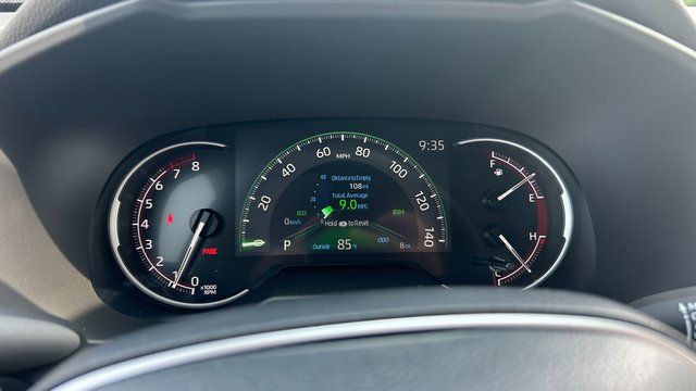 2025 Toyota RAV4 XLE - Photo 17