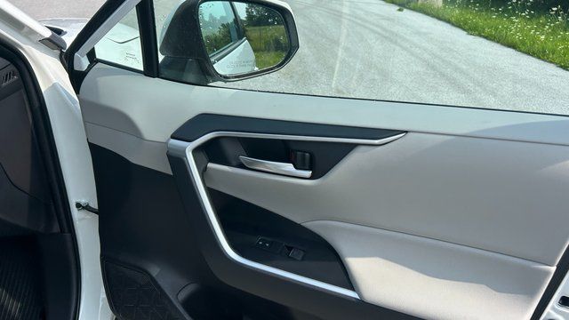 2025 Toyota RAV4 XLE - Photo 50