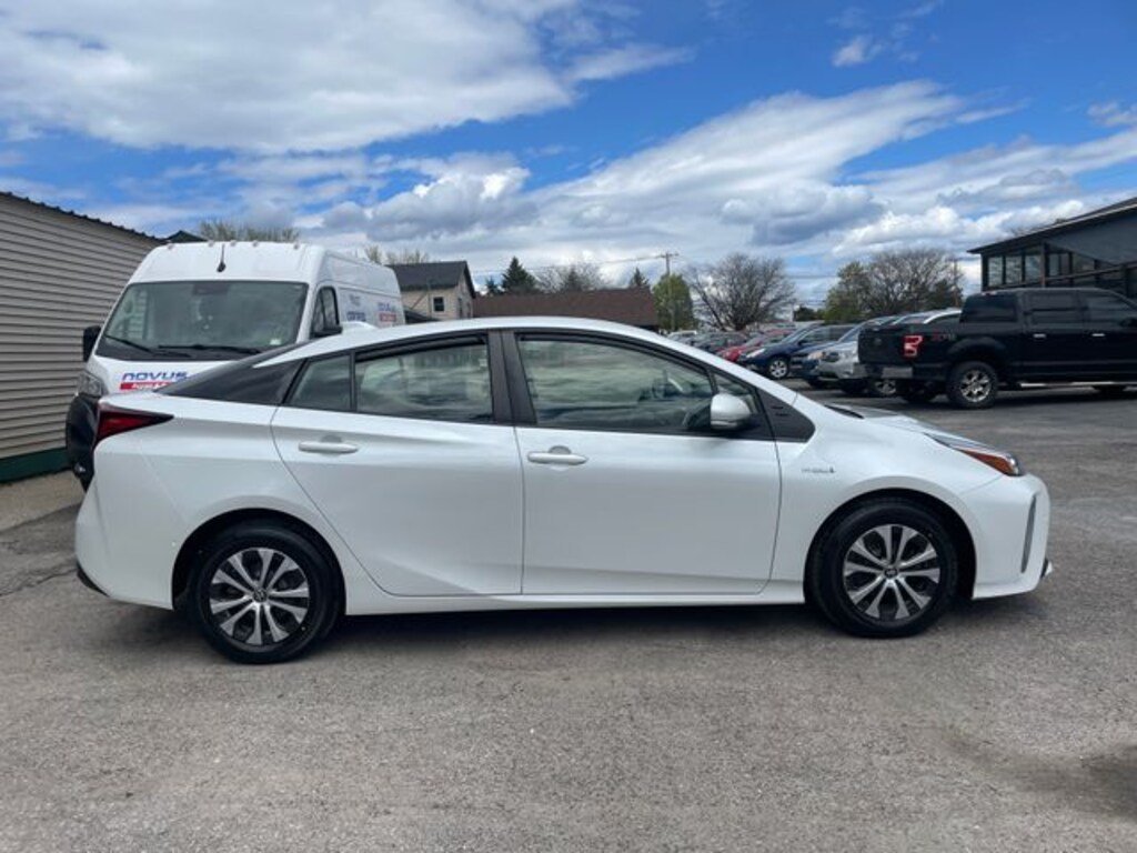 Used 2021 Toyota Prius XLE AWD-e Hatchback