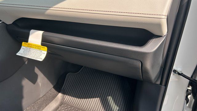 2025 Toyota RAV4 XLE - Photo 54