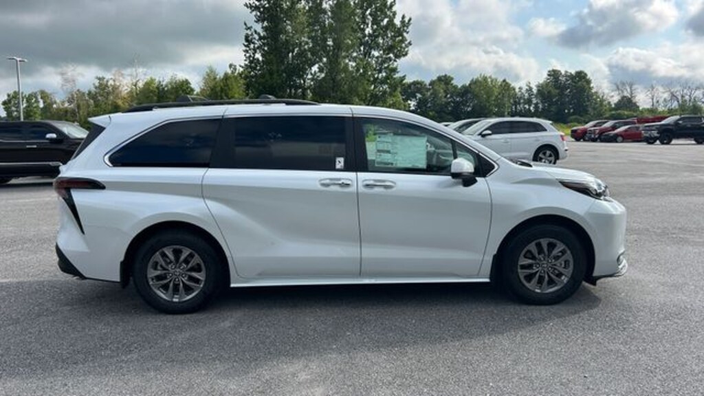 New 2026 Toyota Sienna XLE 7 Passenger Passenger Van