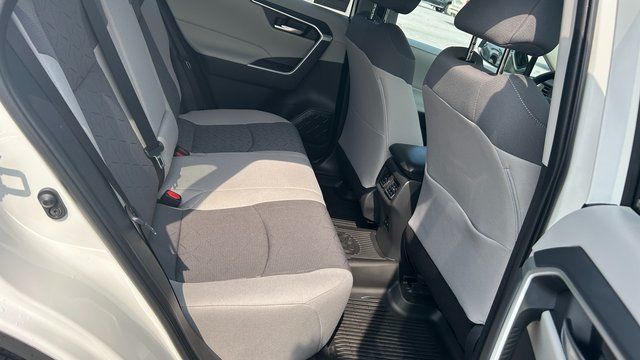 2025 Toyota RAV4 XLE - Photo 44