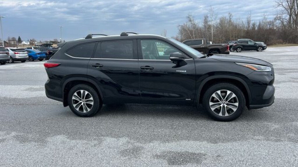 Used 2021 Toyota Highlander Hybrid XLE SUV