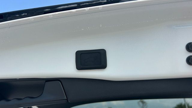 2025 Toyota RAV4 XLE - Photo 40