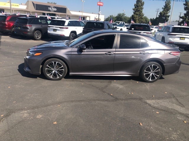 Used 2020 Toyota Camry SE with VIN 4T1G11AK4LU942076 for sale in Hanford, CA