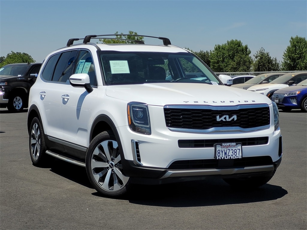 Used 2022 Kia Telluride S with VIN 5XYP64HC6NG221672 for sale in Hanford, CA