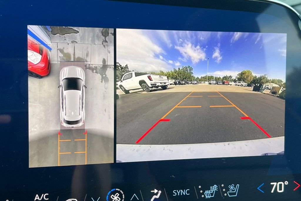 2025 Chevrolet Equinox EV RS - Photo 17