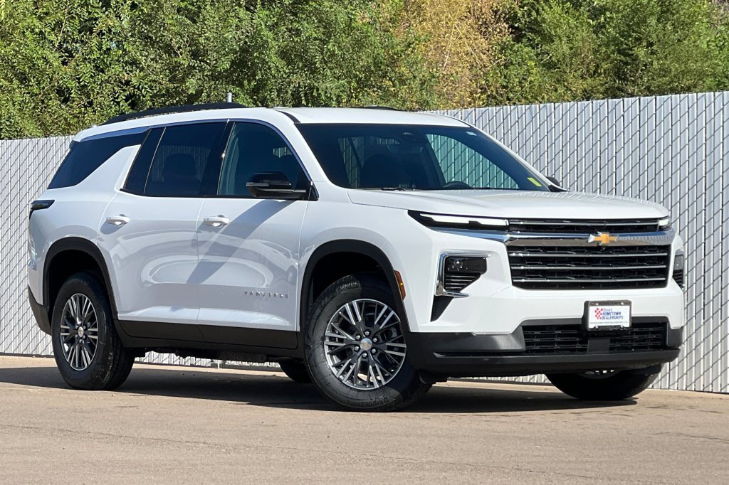 2026 Chevrolet Traverse photo 2