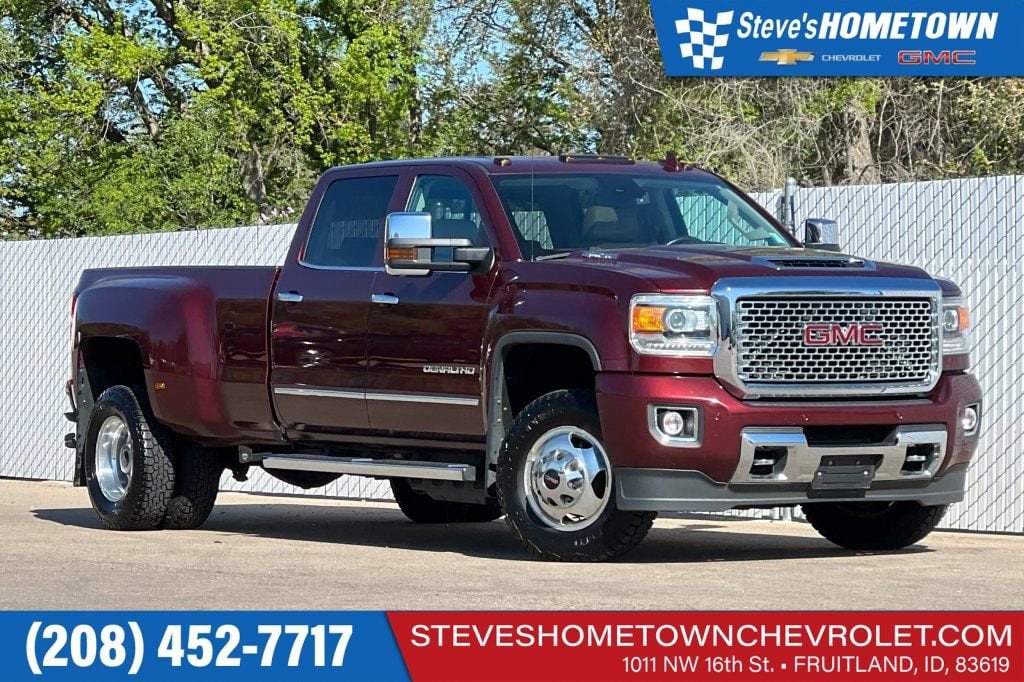 2017 GMC Sierra 4WD Crew Cab Long Box Denali's photo