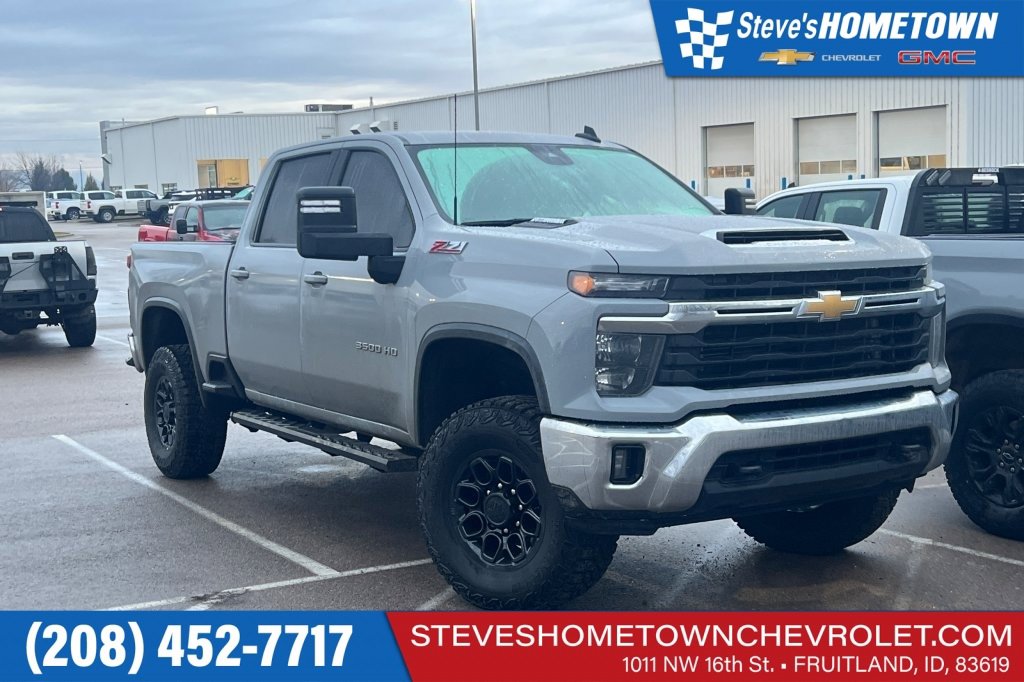 2024 Chevrolet Silverado HD LT's photo