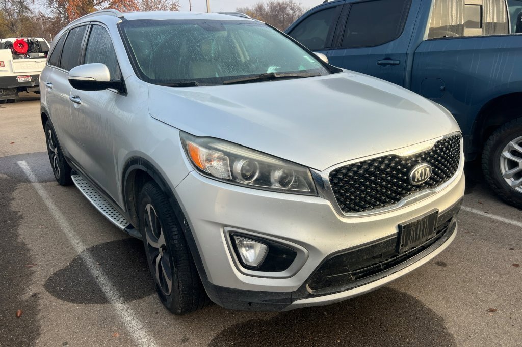 2016 Kia Sorento EX photo 2