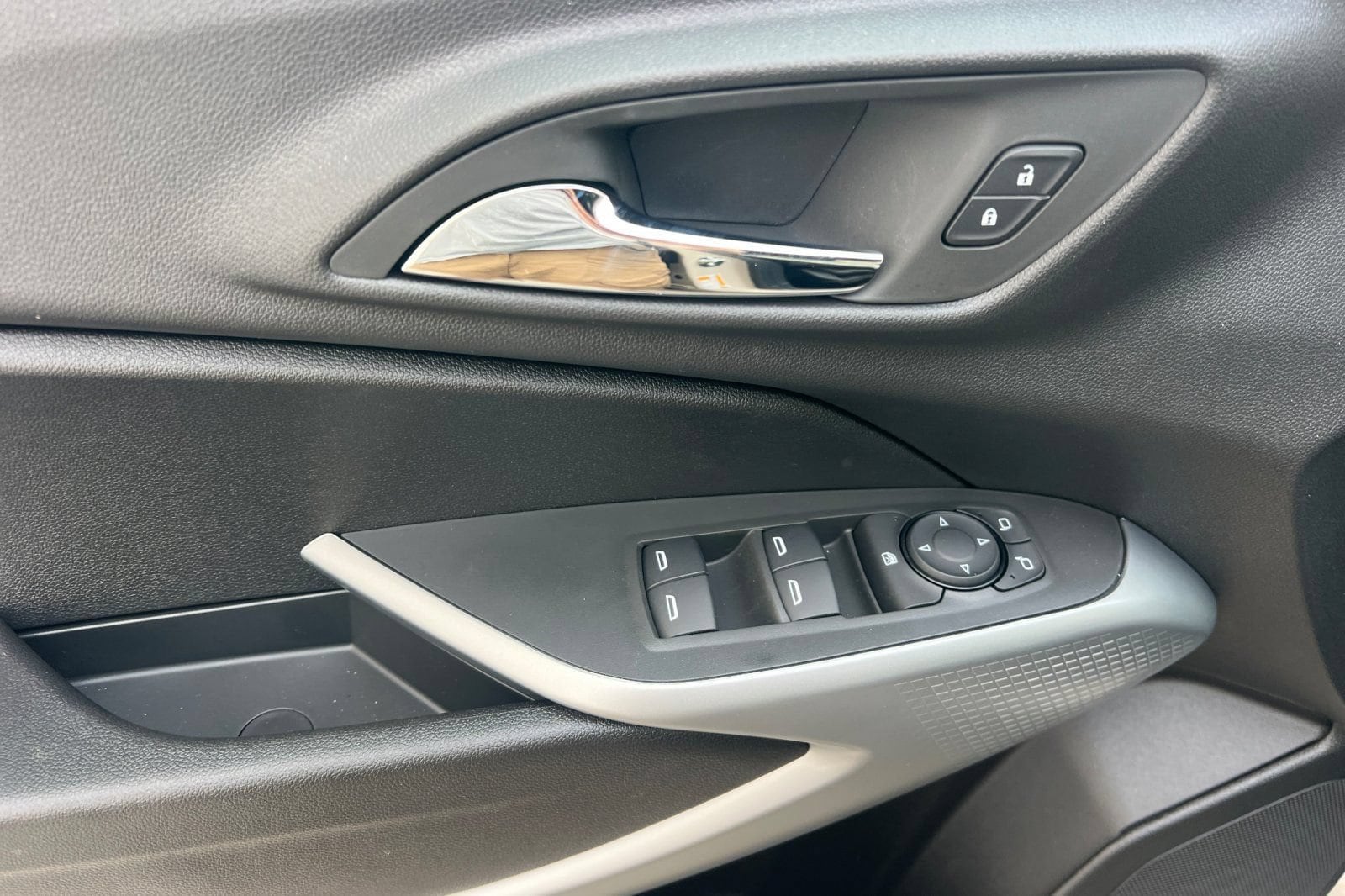 2026 Chevrolet Trax RS - Photo 8