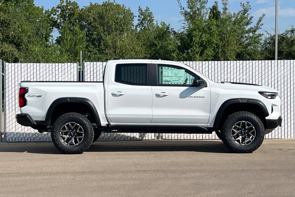 2026 Chevrolet Colorado ZR2 photo 3