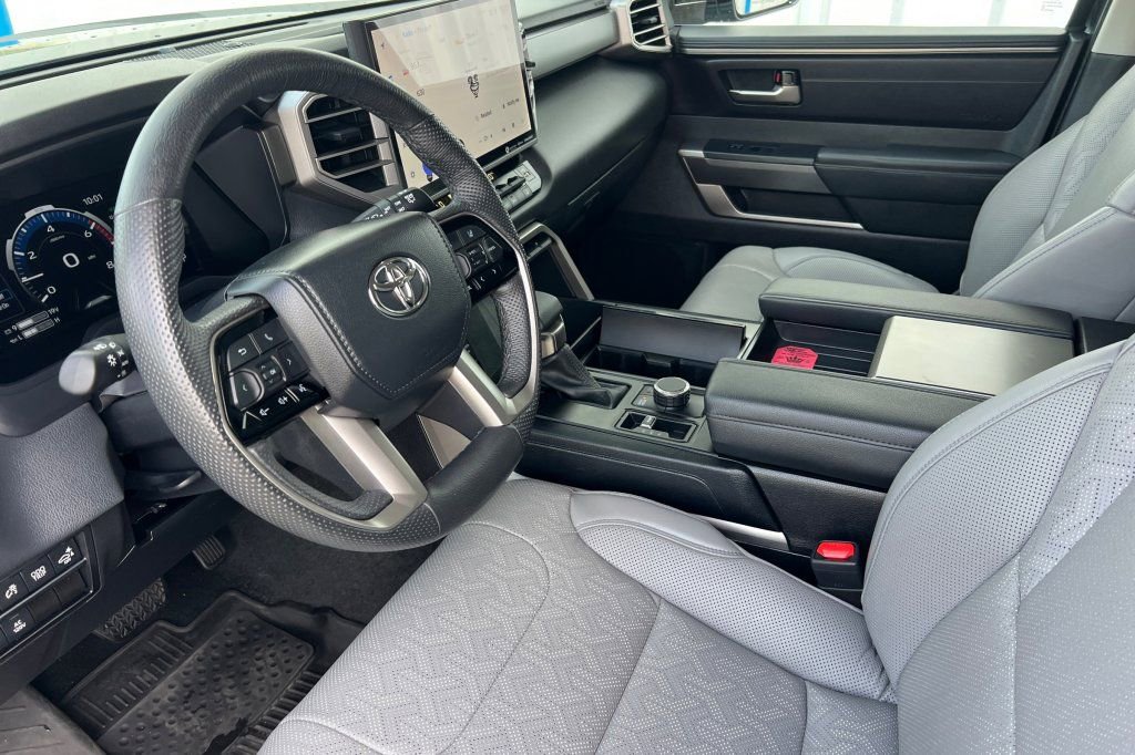 2024 Toyota Sequoia SR5 - Photo 7