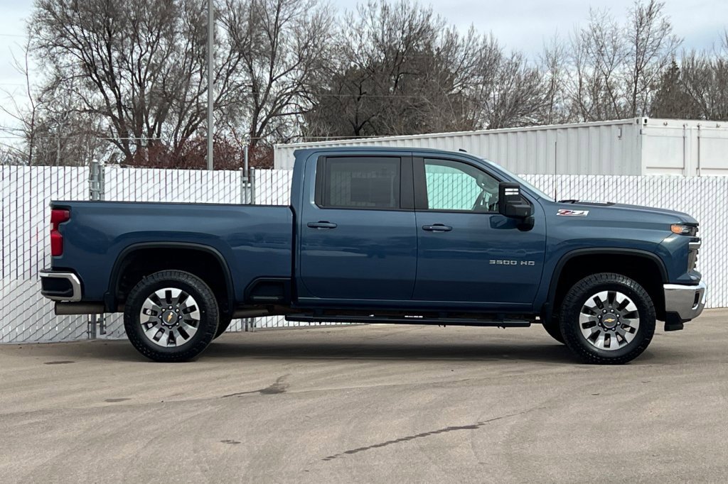 2024 Chevrolet Silverado 3500HD LT photo 3