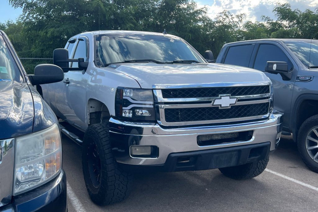 2013 Chevrolet Silverado 3500HD LT photo 2