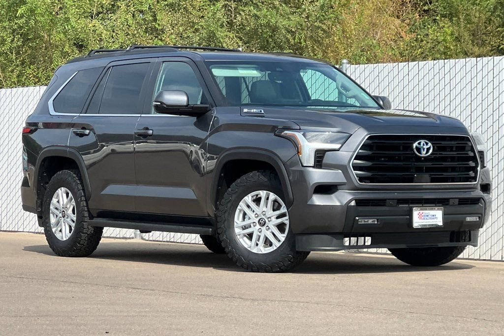 2024 Toyota Sequoia SR5 - Photo 2