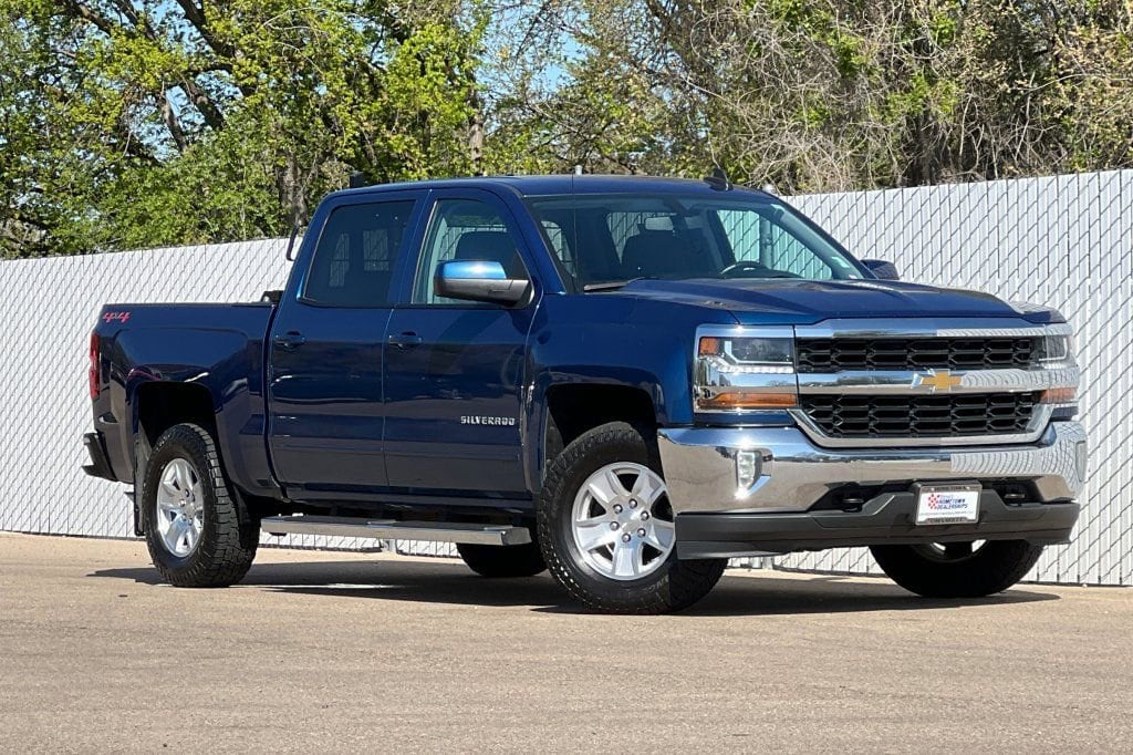 Used 2018 Chevrolet Silverado 1500 LT with VIN 3GCUKREC7JG421892 for sale in Fruitland, ID