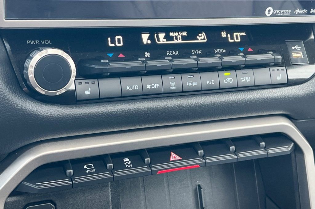 2024 Toyota Sequoia SR5 - Photo 18