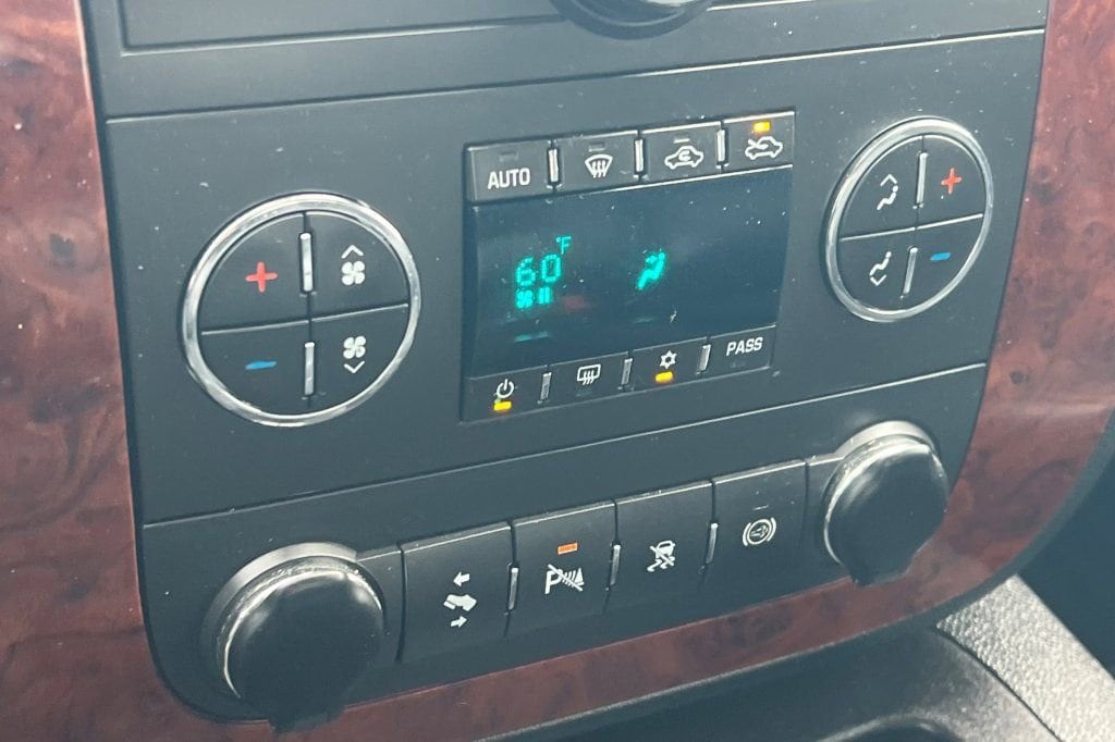 2011 Chevrolet Silverado 3500HD LTZ - Photo 15