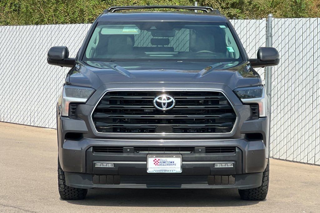 2024 Toyota Sequoia SR5 - Photo 6