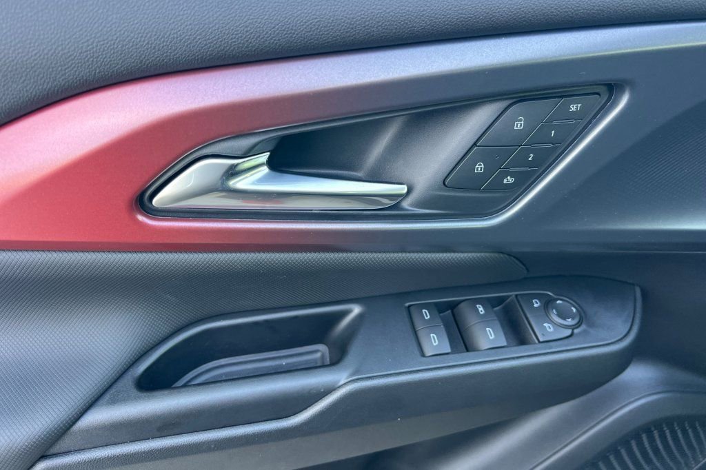 2026 Chevrolet Equinox EV RS - Photo 8