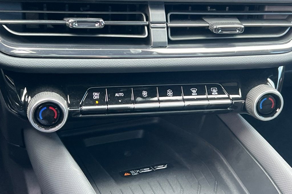 2025 Chevrolet Equinox EV RS - Photo 18