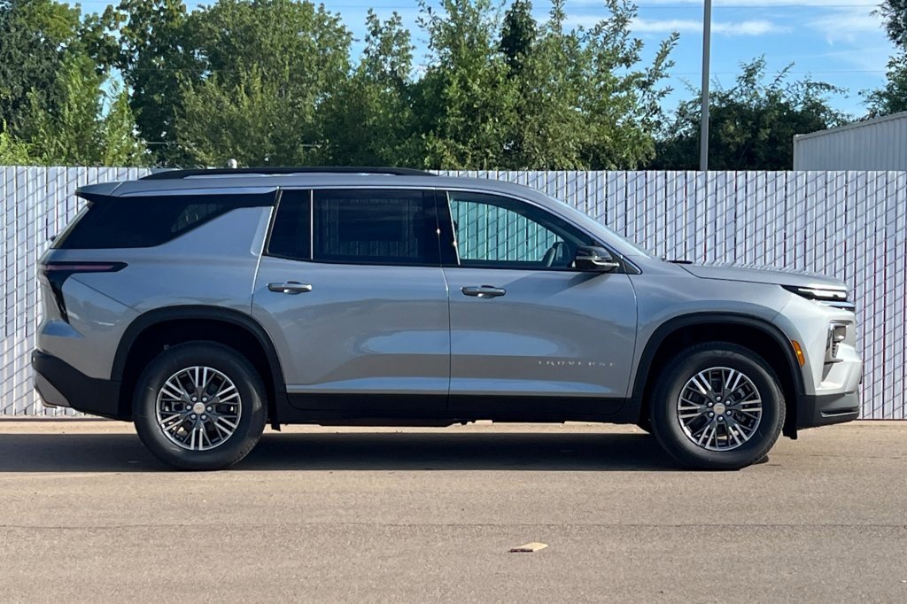 2026 Chevrolet Traverse photo 3