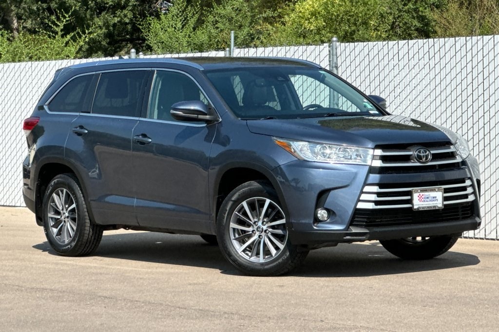 Used 2018 Toyota Highlander XLE with VIN 5TDJZRFH8JS847858 for sale in Fruitland, ID