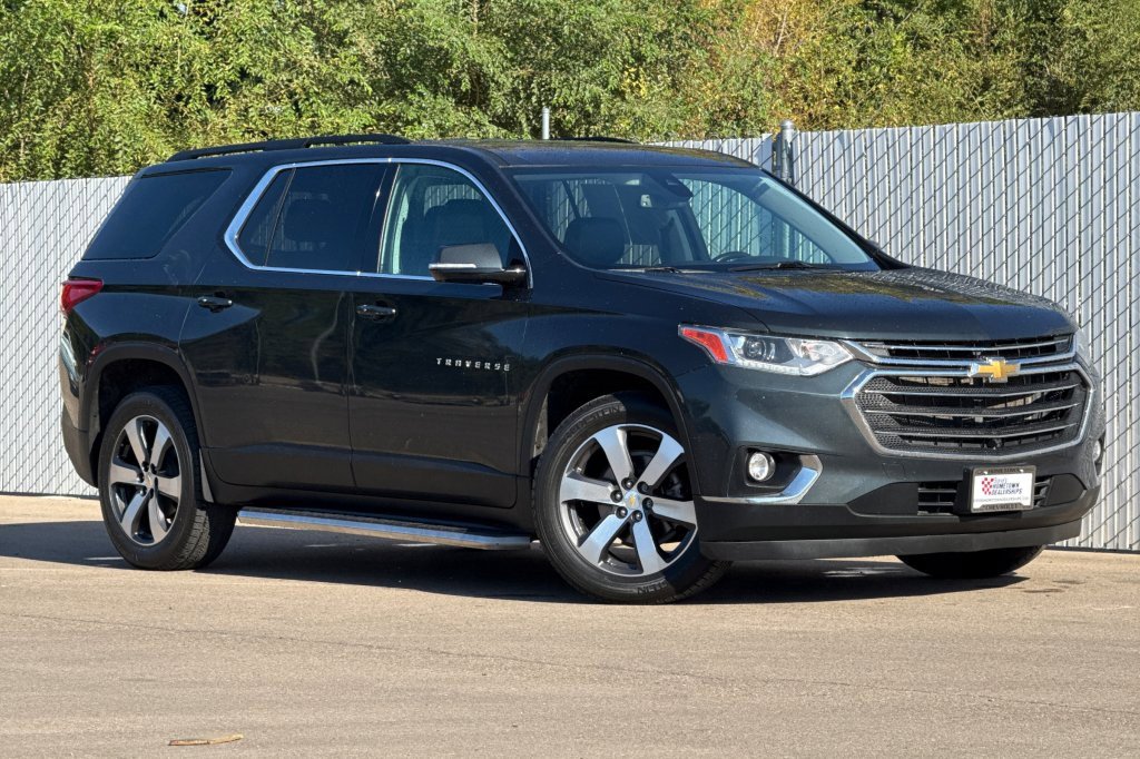 2021 Chevrolet Traverse Leather photo 2