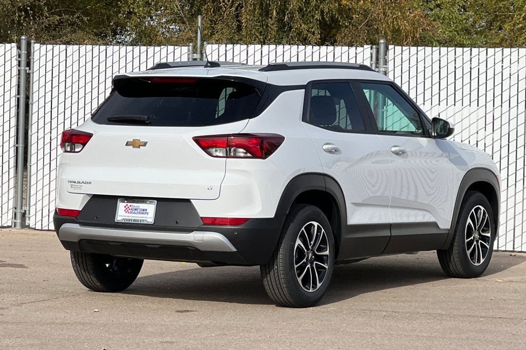 2026 Chevrolet Trailblazer LT photo 2