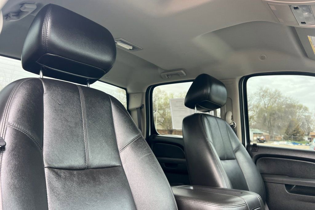 2011 Chevrolet Silverado 3500HD LTZ - Photo 13