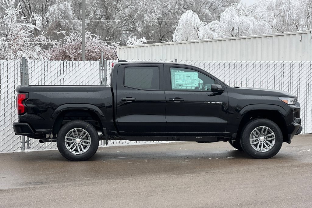 2024 Chevrolet Colorado LT photo 3