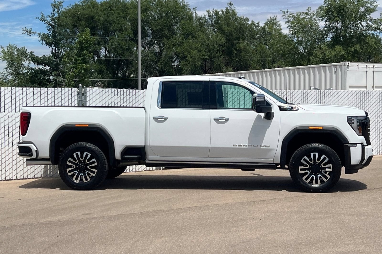 2025 GMC Sierra 2500HD Denali Ultimate - Photo 3
