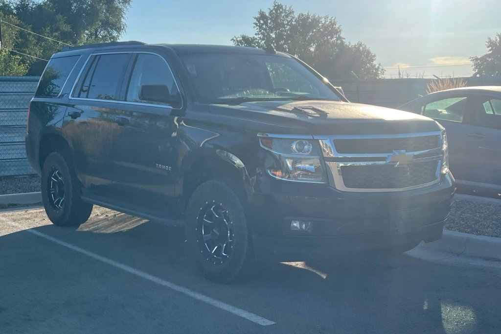 2018 Chevrolet Tahoe LT photo 2