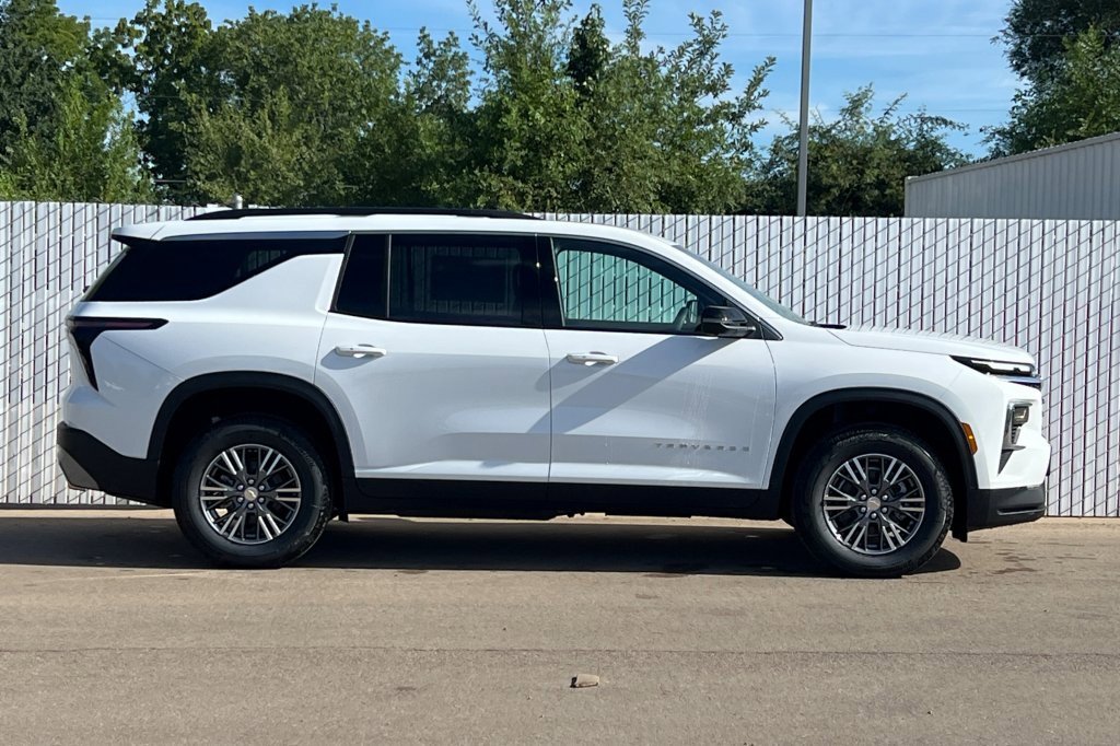 2026 Chevrolet Traverse photo 3