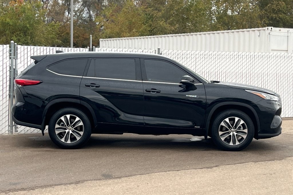 Used 2020 Toyota Highlander Hybrid XLE SUV