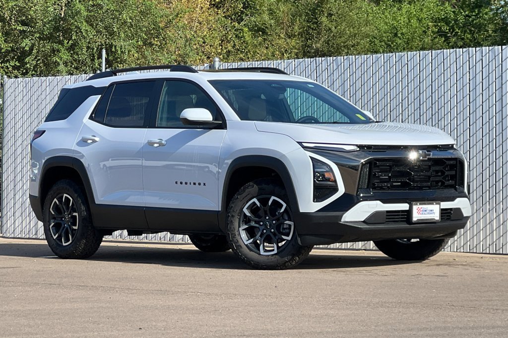 2026 Chevrolet Equinox ACTIV photo 2
